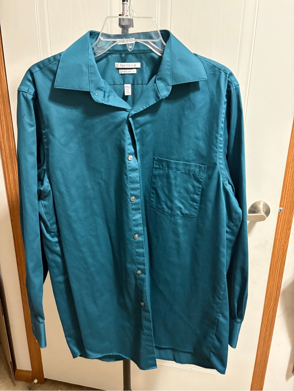 Van Heusen Teal Green Long-Sleeve Button-Down Dress Shirt
